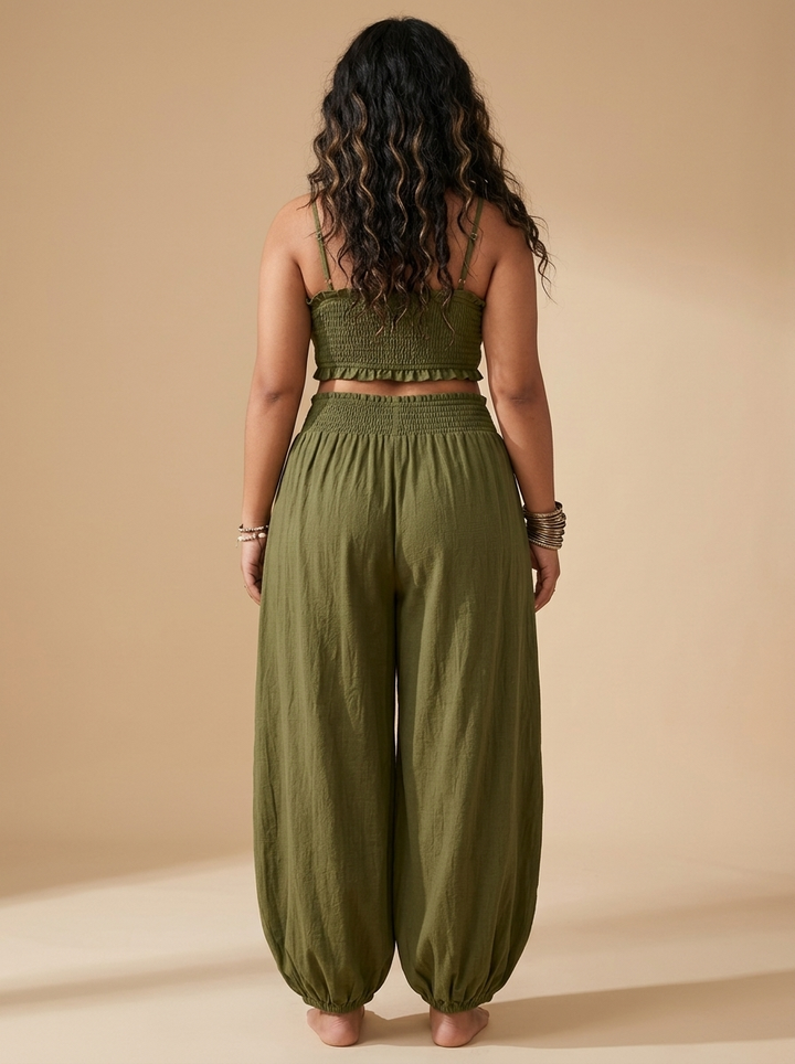 Bianca conjunto verde militar trasera