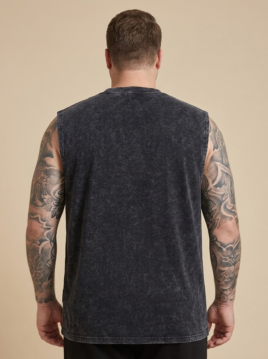 Camiseta Salvaje sin mangas color negro, vista de espalda