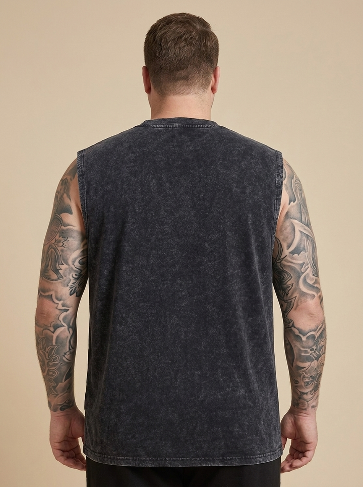 Camiseta Salvaje sin mangas color negro, vista de espalda