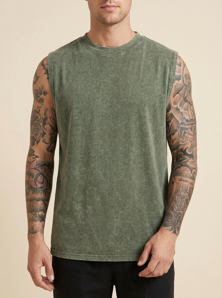Camiseta Salvaje sin mangas color verde militar, vista frontal