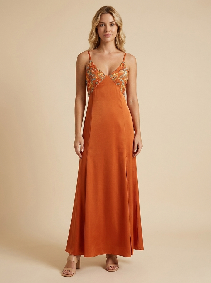 Siena™ | Vestido Maxi Bordado Satén