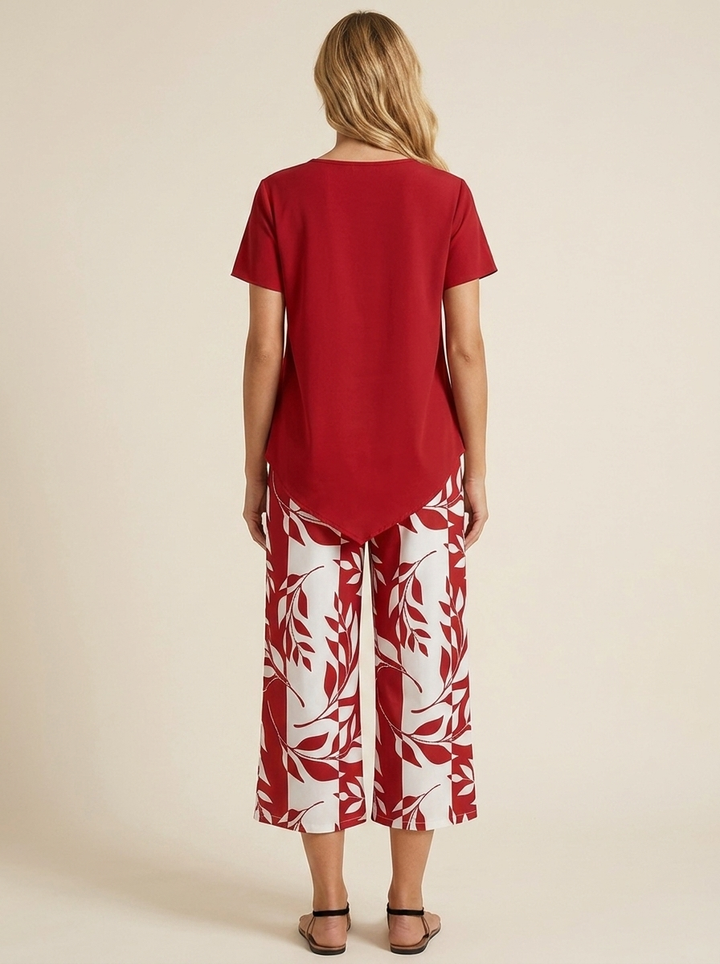 Marisol conjunto rojo modelo delgada trasera