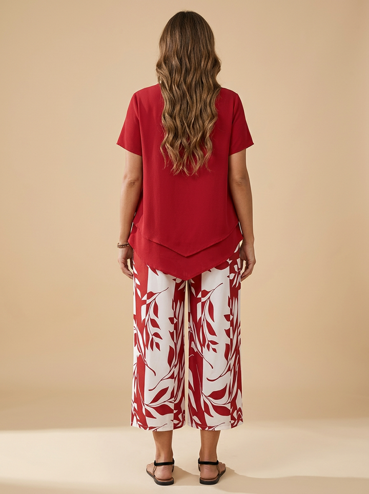 Marisol conjunto rojo trasera gordita
