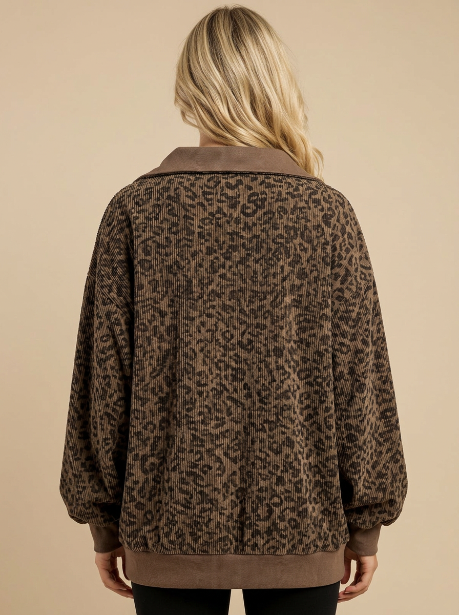 Sudadera Leona estampado leopardo, vista de espalda