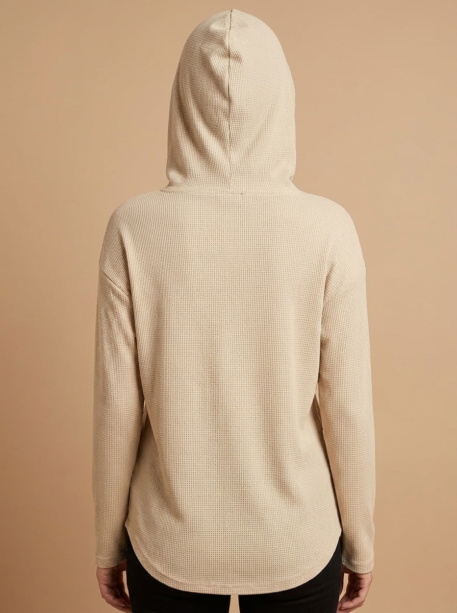 Sudadera Marta con capucha color beige, vista de espalda