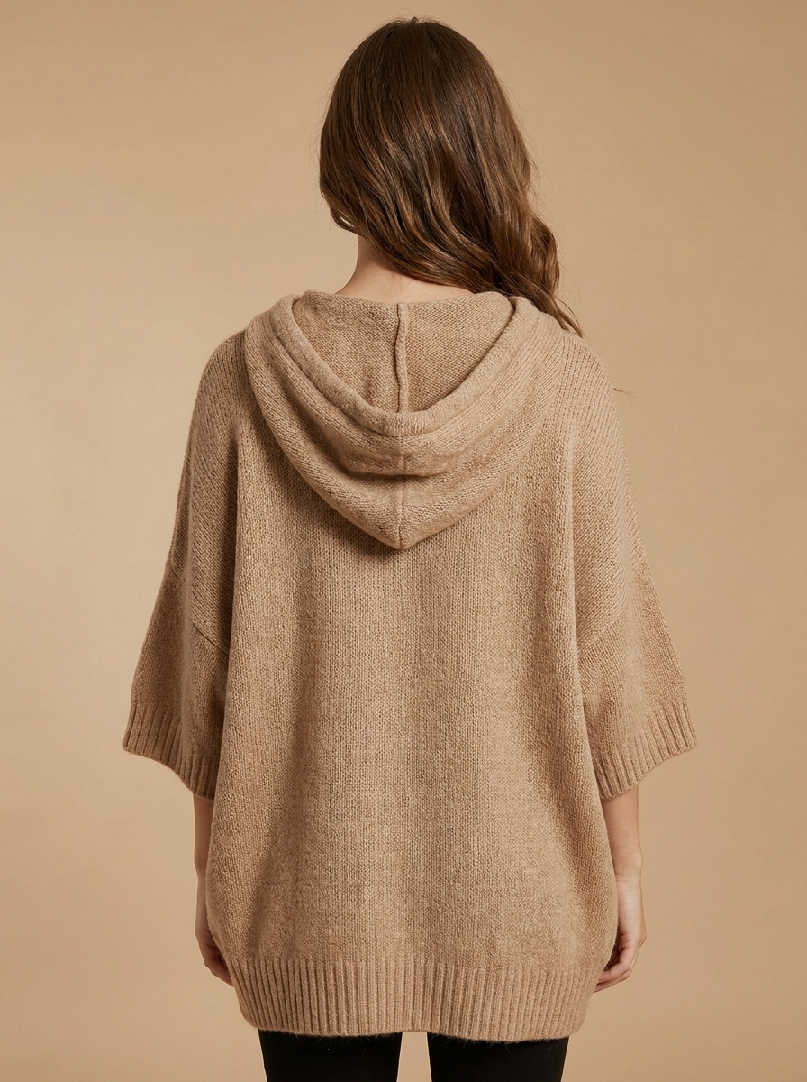 Sudadera Vega poncho con capucha color beige, vista de espalda