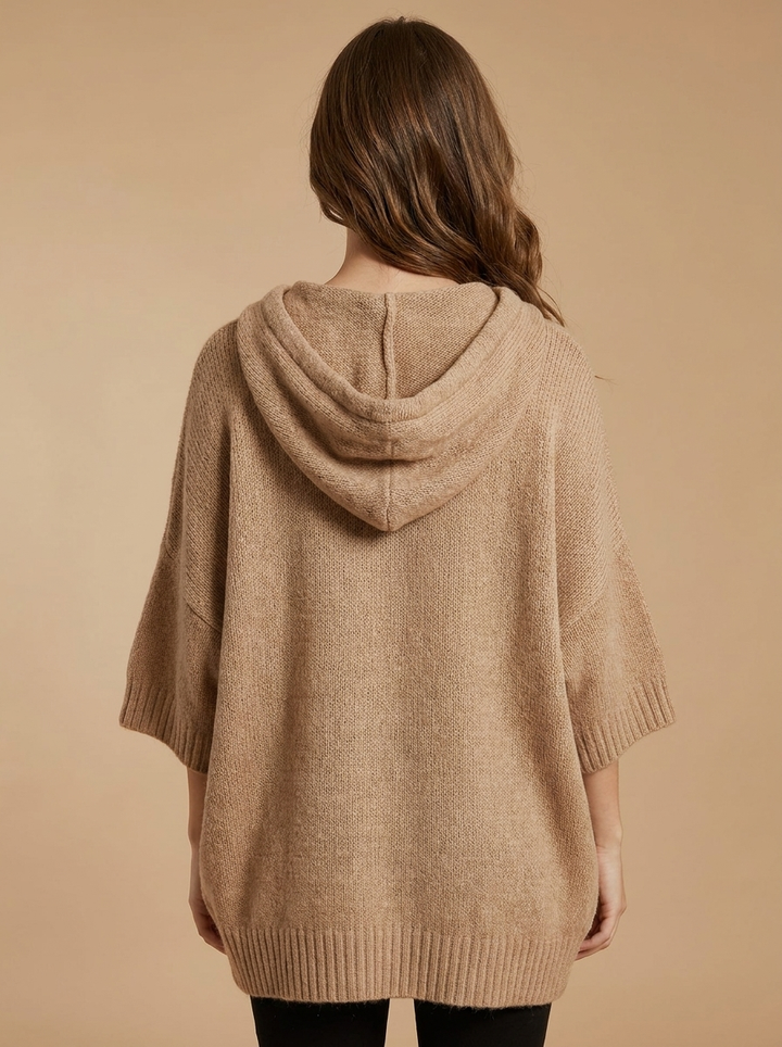Sudadera Vega poncho con capucha color beige, vista de espalda